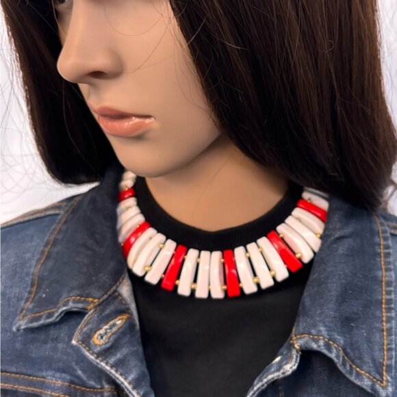 Retro Bold Red and White Statement Choker Necklace - Picture 5 of 16
